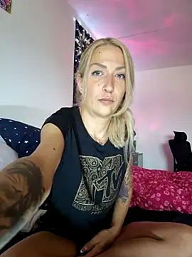 Snapshot of SexxyLiviaa chatting on May 22, 4:30 am SexxyLiviaa online show from May 22, 4:30 am