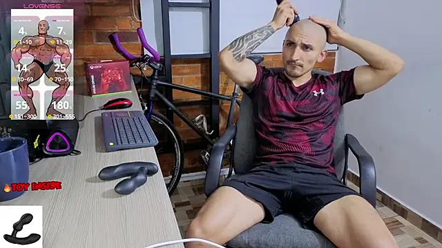 Snapshot of Marck_Muscle chatting on April 21, 1:18 am Marck Muscle online show from April 21, 1:18 am