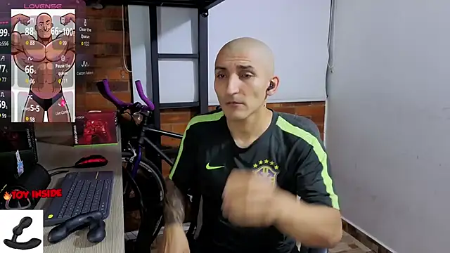 Snapshot of Marck_Muscle chatting on April 23, 1:29 am Marck Muscle online show from April 23, 1:29 am