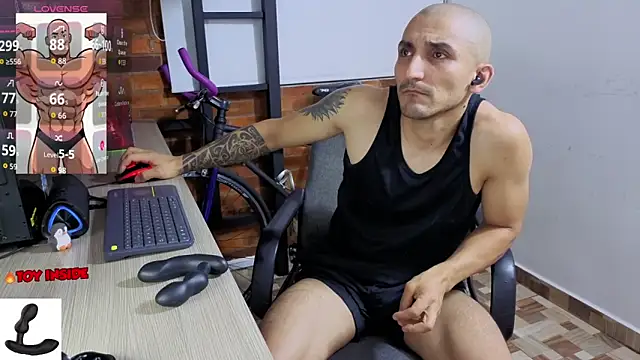 Snapshot of Marck_Muscle chatting on April 28, 1:04 am Marck Muscle online show from April 28, 1:04 am