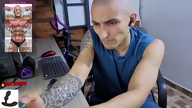 Snapshot of Marck_Muscle chatting on May 5, 1:46 am Marck Muscle online show from May 5, 1:46 am