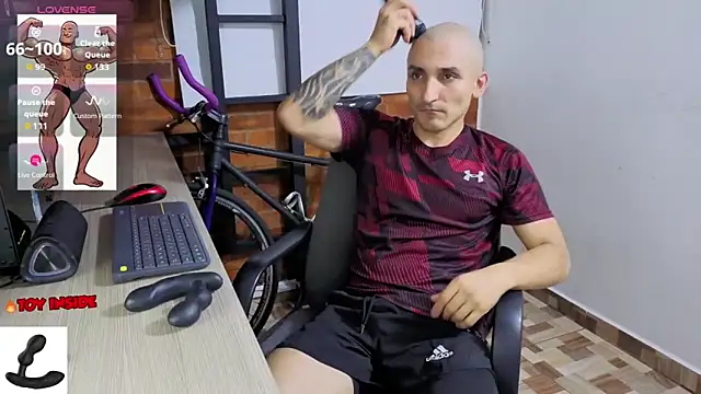 Snapshot of Marck_Muscle chatting on May 6, 1:25 am Marck Muscle online show from May 6, 1:25 am