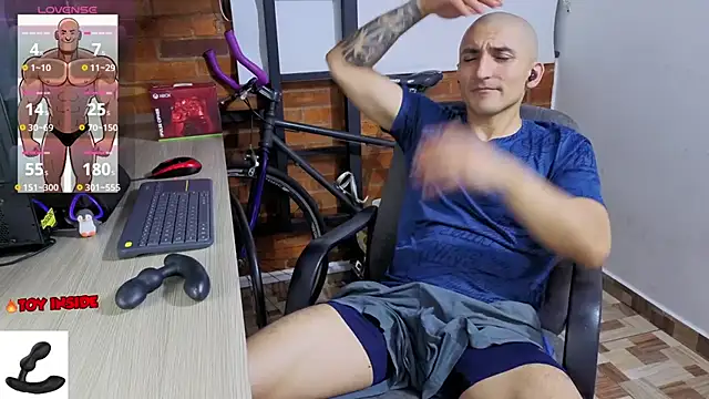 Snapshot of Marck_Muscle chatting on May 7, 1:55 am Marck Muscle online show from May 7, 1:55 am