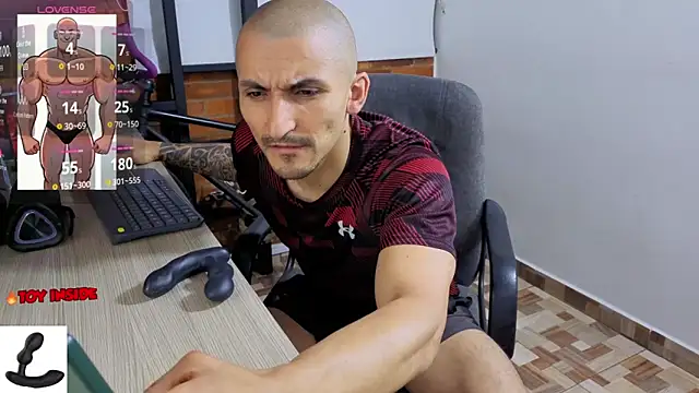 Snapshot of Marck_Muscle chatting on May 14, 2:18 am Marck Muscle online show from May 14, 2:18 am