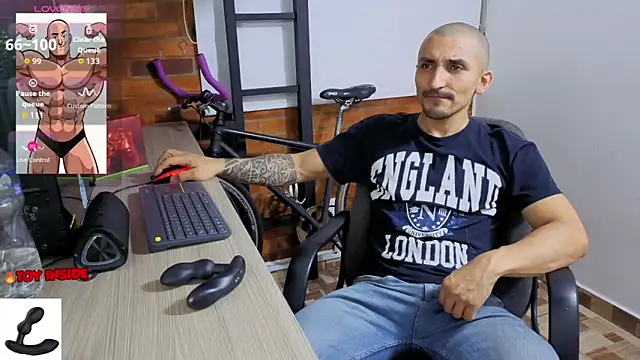 Snapshot of Marck_Muscle chatting on May 17, 3:59 am Marck Muscle online show from May 17, 3:59 am