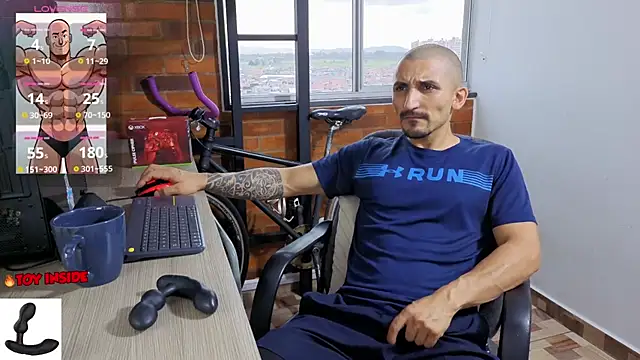 Snapshot of Marck_Muscle chatting on May 21, 10:39 pm Marck Muscle online show from May 21, 10:39 pm