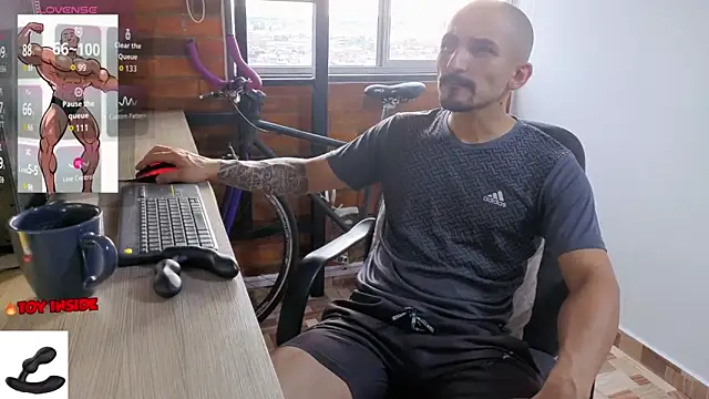 Snapshot of Marck_Muscle chatting on May 26, 10:17 pm Marck Muscle online show from May 26, 10:17 pm