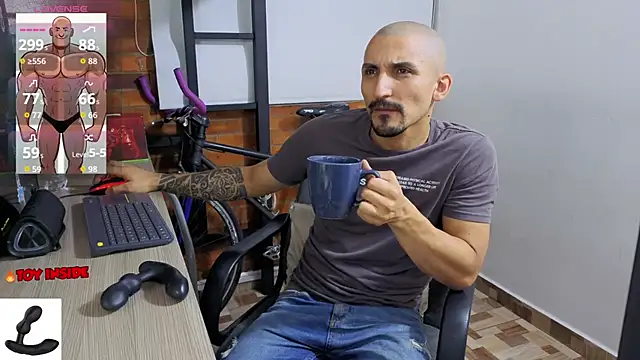 Snapshot of Marck_Muscle chatting on May 31, 11:28 pm Marck Muscle online show from May 31, 11:28 pm