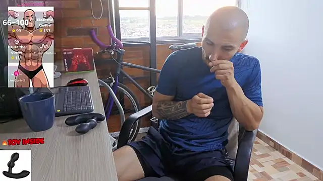 Snapshot of Marck_Muscle chatting on June 1, 10:22 pm Marck Muscle online show from June 1, 10:22 pm