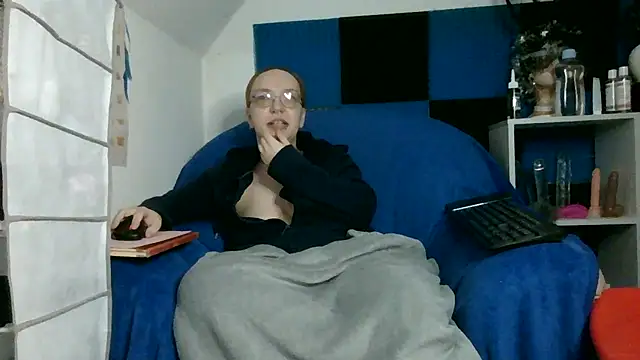 Snapshot of Isabella_Geney chatting on March 31, 8:53 pm Isabella Geney online show from March 31, 8:53 pm