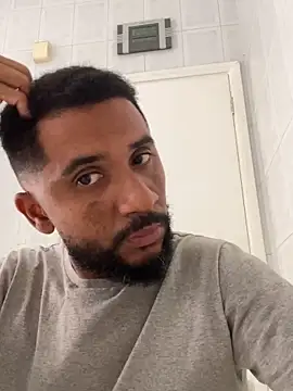 MiddlingAffluent online show from April 14, 5:19 pm