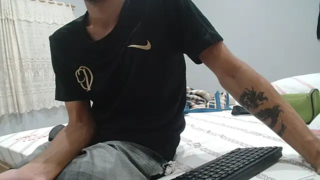 Snapshot of UncutToyBoy23cm chatting on June 24, 3:22 pm UncutToyBoy23cm online show from June 24, 3:22 pm