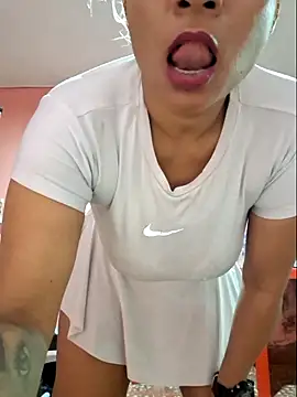 gatadeojosclaros online show from November 3, 8:15 am