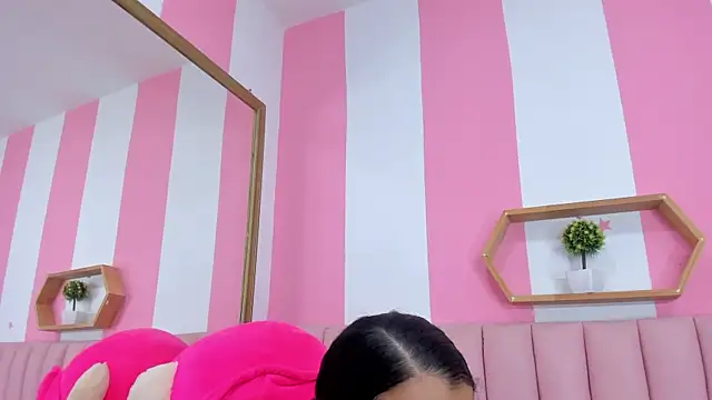 ISABELLA 020 online show from November 20, 1:11 pm