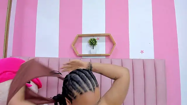 ISABELLA 020 online show from April 6, 4:52 pm