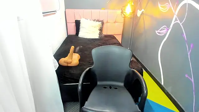 Snapshot of EmmaaEvans_ chatting on December 4, 3:21 pm EmmaaEvans online show from December 4, 3:21 pm