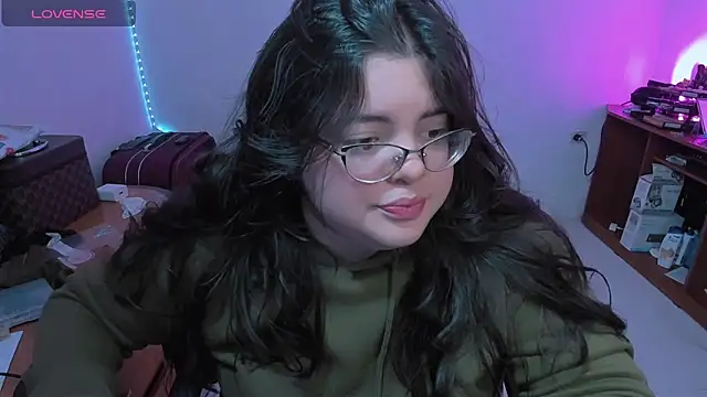 Snapshot of Aria_Fullbuster chatting on June 16, 11:18 pm Aria Fullbuster online show from June 16, 11:18 pm