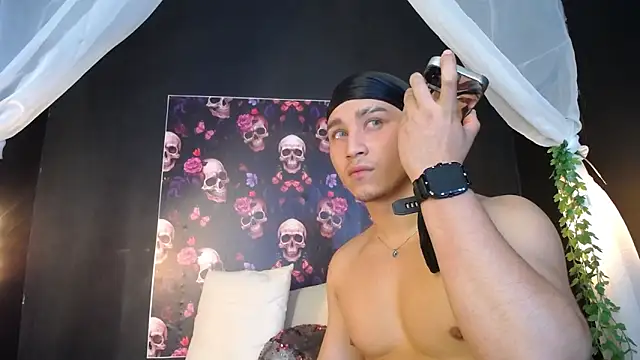 Snapshot of francesco_evan chatting on January 10, 2:45 pm francesco evan online show from January 10, 2:45 pm
