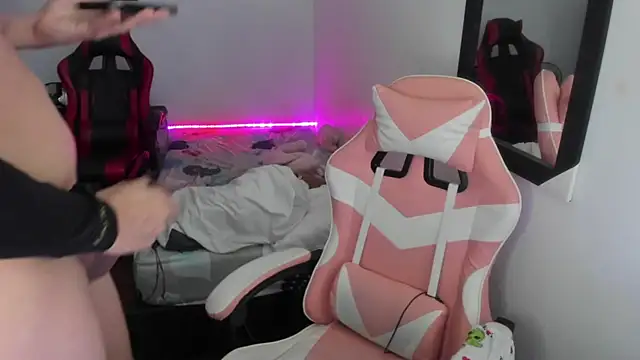 jessi and boy online show from December 22, 5:10 pm