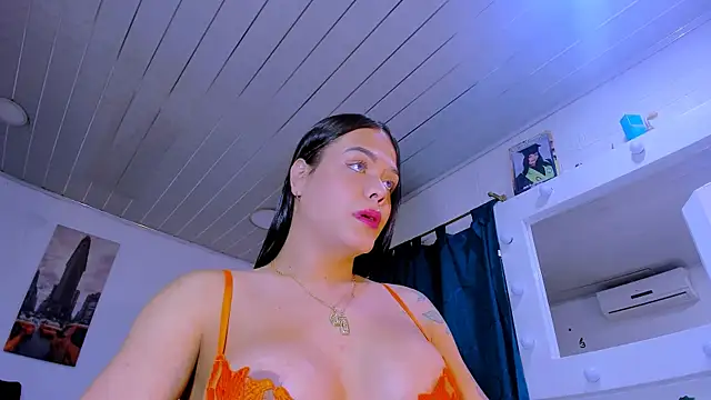Snapshot of LatinVenuz chatting on March 31, 10:54 pm LatinVenuz online show from March 31, 10:54 pm