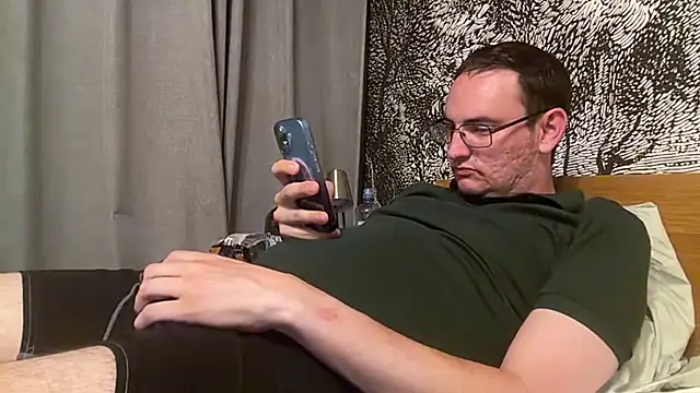 Snapshot of Hebrewhammers42 chatting on July 2, 6:47 pm Hebrewhammers42 online show from July 2, 6:47 pm
