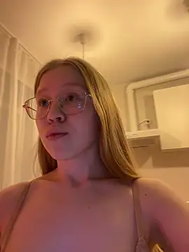 Eva Weyne online show from December 18, 3:26 am