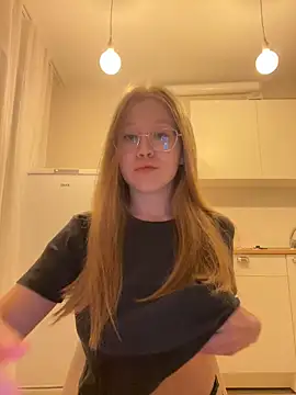 Eva Weyne online show from October 12, 8:30 pm