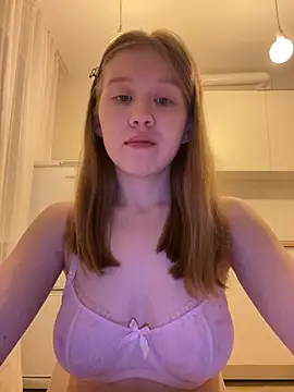 Snapshot of Eva_Weyne chatting on April 23, 8:33 pm Eva Weyne online show from April 23, 8:33 pm