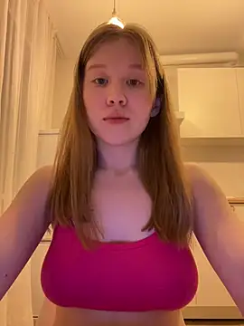 Snapshot of Eva_Weyne chatting on May 1, 8:13 pm Eva Weyne online show from May 1, 8:13 pm