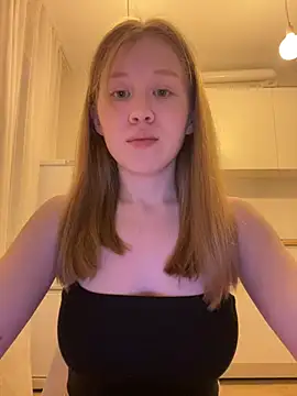 Snapshot of Eva_Weyne chatting on May 9, 9:09 pm Eva Weyne online show from May 9, 9:09 pm