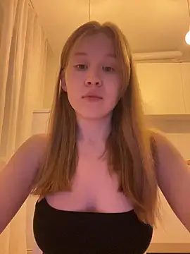 Snapshot of Eva_Weyne chatting on June 10, 8:41 pm Eva Weyne online show from June 10, 8:41 pm