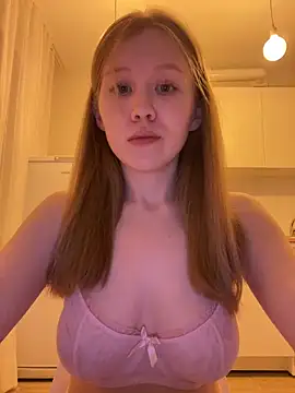 Snapshot of Eva_Weyne chatting on June 18, 8:46 pm Eva Weyne online show from June 18, 8:46 pm