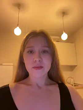 Snapshot of Eva_Weyne chatting on June 24, 9:36 pm Eva Weyne online show from June 24, 9:36 pm