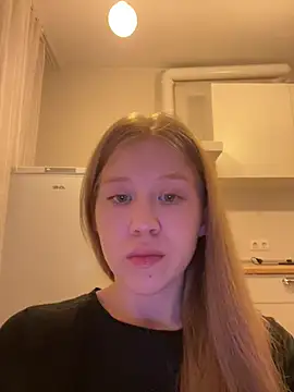 Snapshot of Eva_Weyne chatting on July 20, 10:23 pm Eva Weyne online show from July 20, 10:23 pm