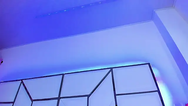 Snapshot of SarayRoyse chatting on February 4, 7:11 pm SarayRoyse online show from February 4, 7:11 pm