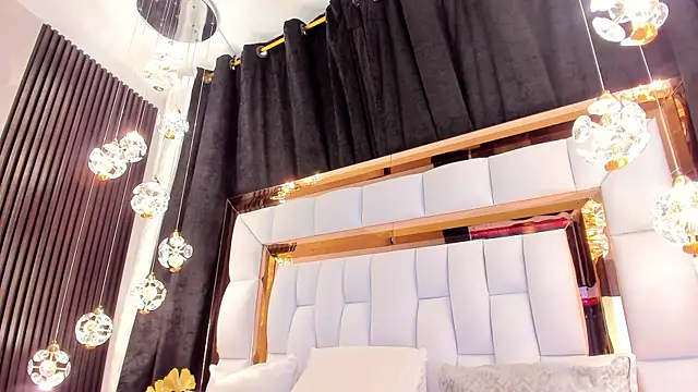 Snapshot of SarayRoyse chatting on March 17, 7:15 pm SarayRoyse online show from March 17, 7:15 pm