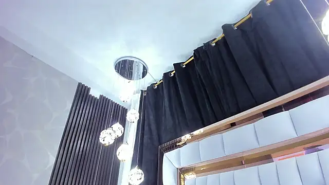 Snapshot of SarayRoyse chatting on October 5, 7:34 pm SarayRoyse online show from October 5, 7:34 pm