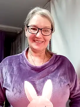 Snapshot of irinamaux chatting on February 3, 4:43 am irinamaux online show from February 3, 4:43 am