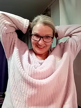 Snapshot of irinamaux chatting on February 6, 3:59 pm irinamaux online show from February 6, 3:59 pm