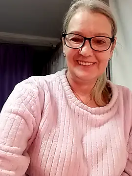 Snapshot of irinamaux chatting on February 7, 7:34 am irinamaux online show from February 7, 7:34 am