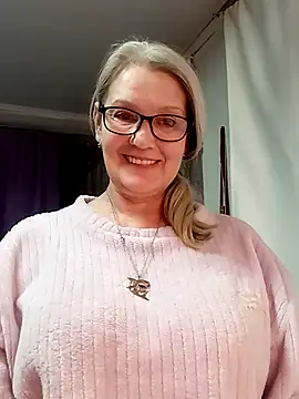 Snapshot of irinamaux chatting on February 8, 4:21 pm irinamaux online show from February 8, 4:21 pm