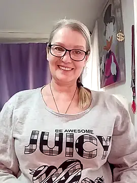 Snapshot of irinamaux chatting on February 15, 8:46 am irinamaux online show from February 15, 8:46 am