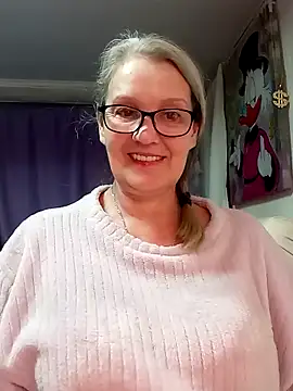 Snapshot of irinamaux chatting on February 15, 9:22 pm irinamaux online show from February 15, 9:22 pm