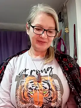 Snapshot of irinamaux chatting on February 18, 6:53 am irinamaux online show from February 18, 6:53 am