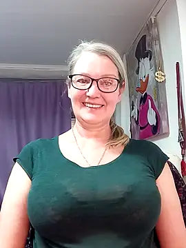 Snapshot of irinamaux chatting on February 19, 11:56 pm irinamaux online show from February 19, 11:56 pm