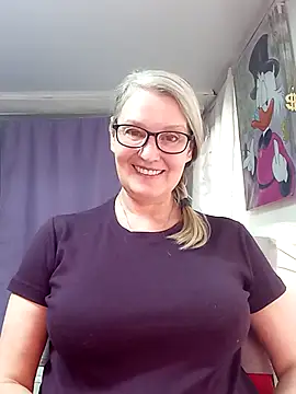 Snapshot of irinamaux chatting on February 24, 11:08 am irinamaux online show from February 24, 11:08 am