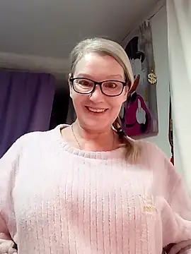 Snapshot of irinamaux chatting on February 25, 6:23 am irinamaux online show from February 25, 6:23 am