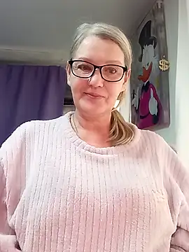 Snapshot of irinamaux chatting on February 26, 7:18 am irinamaux online show from February 26, 7:18 am