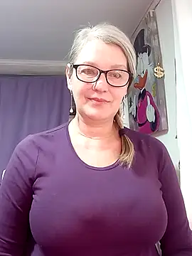 Snapshot of irinamaux chatting on February 28, 5:41 am irinamaux online show from February 28, 5:41 am