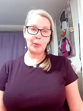 Snapshot of irinamaux chatting on February 28, 5:47 pm irinamaux online show from February 28, 5:47 pm